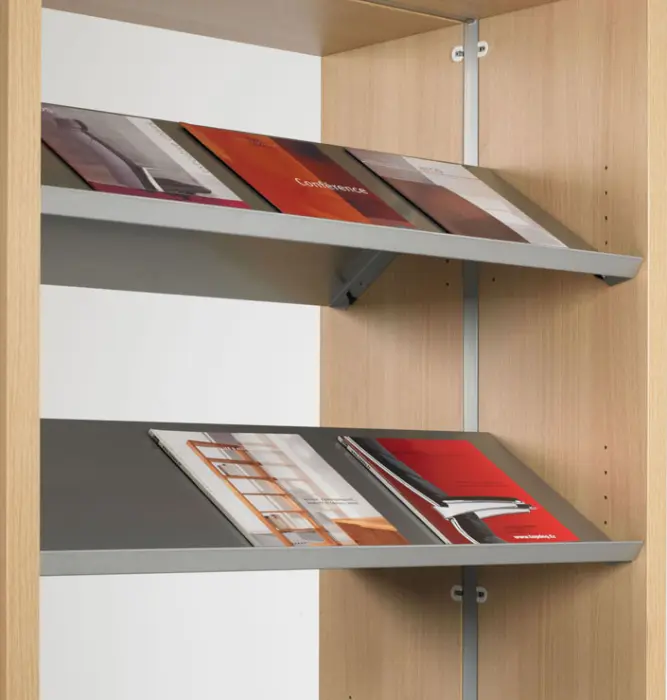 Tablette inclinée métallique finition gris aluminium pour rayonnage R-Lib