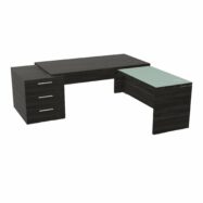 Table rectangulaire Kara sur caisson porteur 3 tiroirs L. 210 cm x 200. cm mélamine chêne café avec retour aligné top verre émaillé blanc piètement panneau mélamine chêne café + voile de fond