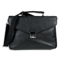 QUO VADIS Sacoche Goya en cuir pleine fleur de vachette grainée 36x5,5x27 cm, fermoir métal. Coloris noir